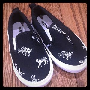 💥3/$25💥 Old Navy tiger slip-ons 🐅